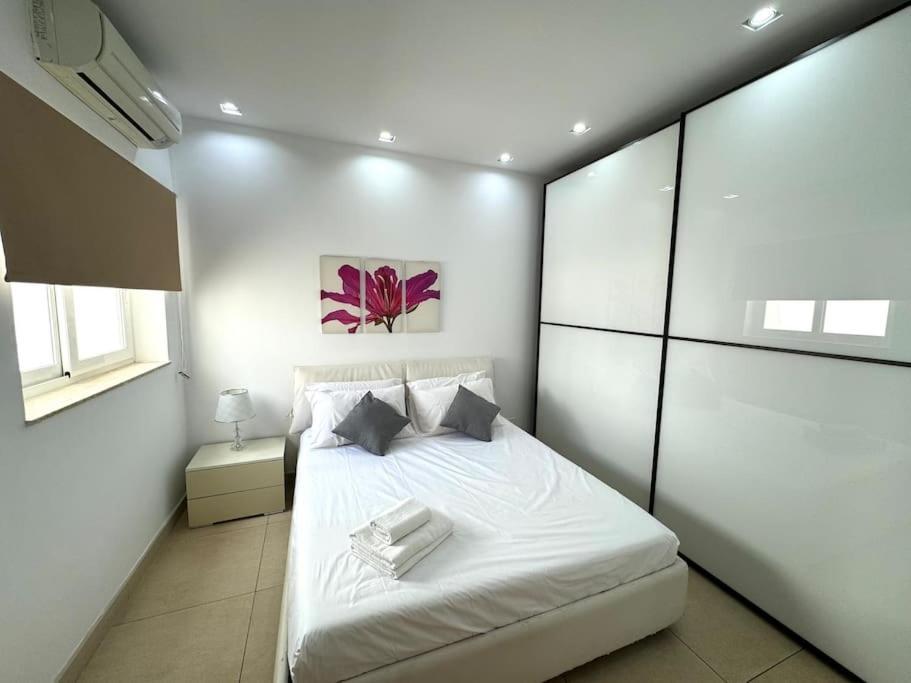 Penthouse -Centre Of Sliema - Best View In Malta Exterior foto
