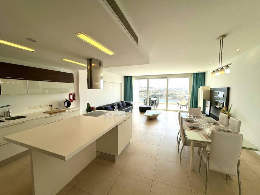 Penthouse -Centre Of Sliema - Best View In Malta Exterior foto